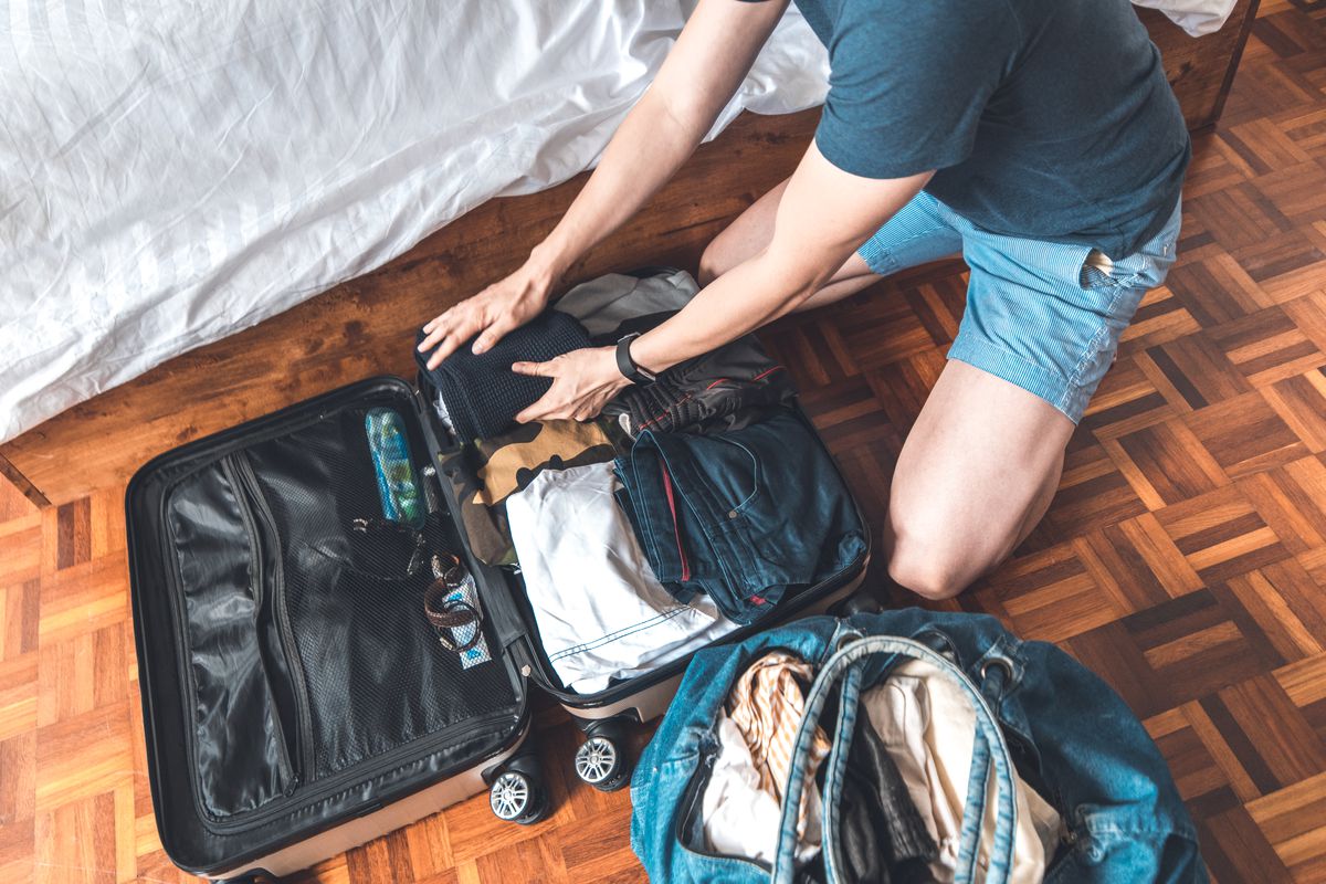 Tips Packing Efisien Agar Muat di Dalam Bagasi Mobil Rental